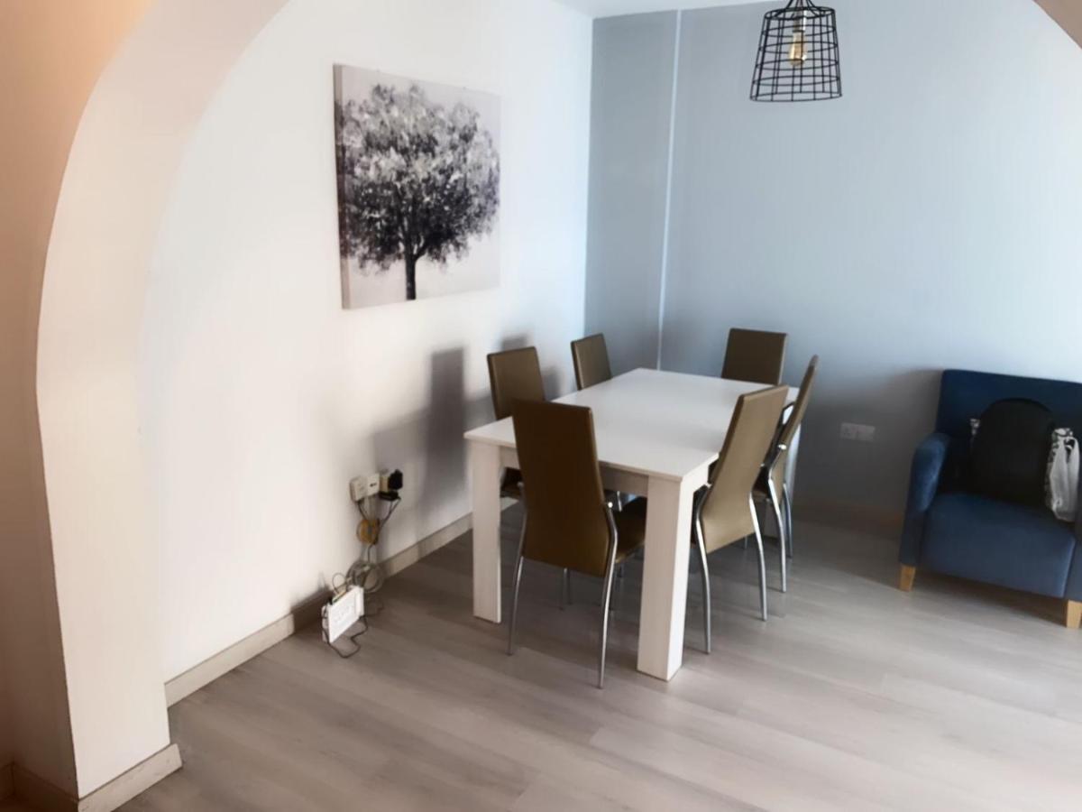 Paradise Promenade Apartment, 2Min Distance From Larnaca Marina Kültér fotó